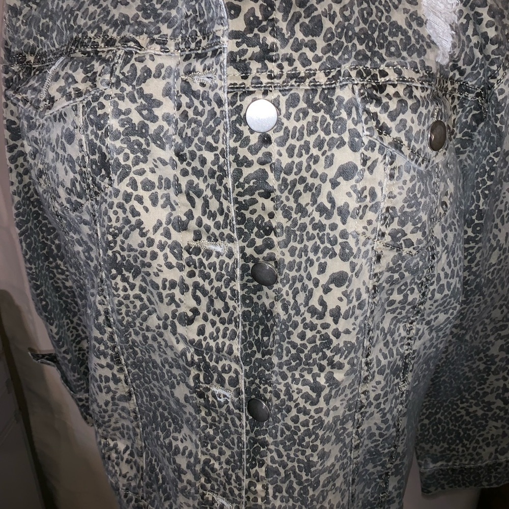 ASHLEY MASON DISTRESSED‎ ANIMAL PRINT JACKET - Picture 2 of 7